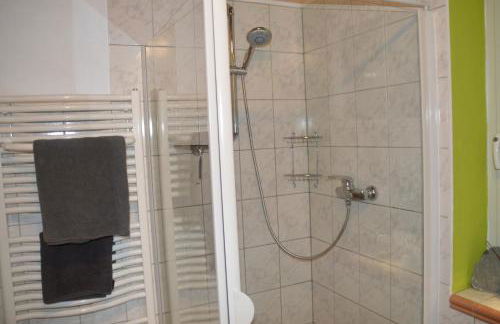 Kleine einzigartige Ferienwohnung auf dem Bauernhof, direkt in der Natur mit Blick auf Schloss Braunfels - Foto 29