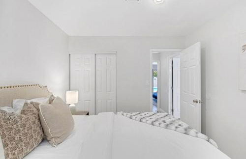 Vacation Home in Vegas w Pool 2 mile to Strip - Foto 43