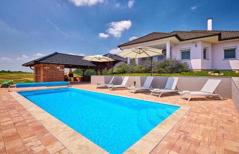 Amazing Home In Krizevci - Photo 9