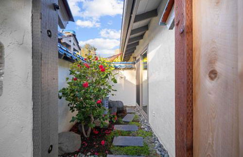 Nature-Inspired Stay with Pool, Fire Pits and More - Foto 69