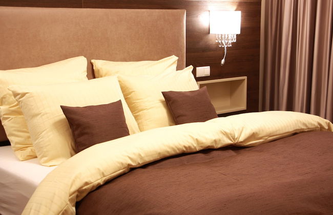 Mr.& Mrs. President - Photo 3