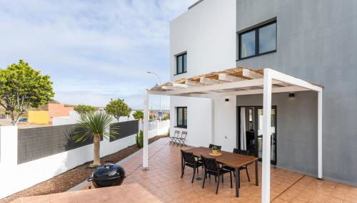 Villa de 4 dormitorios, moderna y nueva, con aire acondicionado, cerca del mar y playa - Casa Maravilla - Foto 2