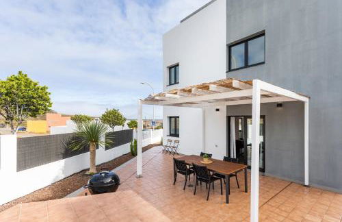 Villa de 4 dormitorios, moderna y nueva, con aire acondicionado, cerca del mar y playa - Casa Maravilla - Foto 2