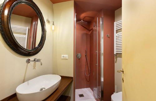 Elegant historic residence on a tree-lined avenue near Cadorna Station - Photo 34