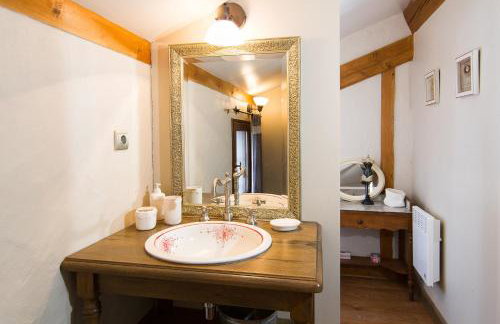 Gîte au Couchant à Caylus - Piscine - Jardin - 3 chambres - 8 personnes - 5 minutes du village médiéval - Foto 16