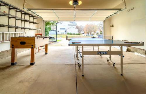 Tropical Oasis with Tiki Bar, Firepit, Seasonal Pool - Foto 26