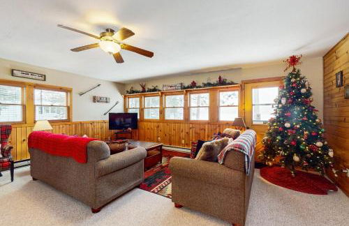 Briar's Hideaway - Photo 1