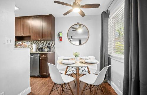 The Victor Apartments By Lowkl - Photo 24