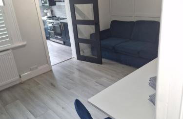 Modern 5 bedroom house with parking, London - Foto 40