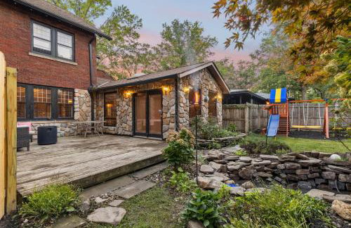 Steps to Edgewater - Sleeps 14 - Fun Game Room Retreat - Foto 67