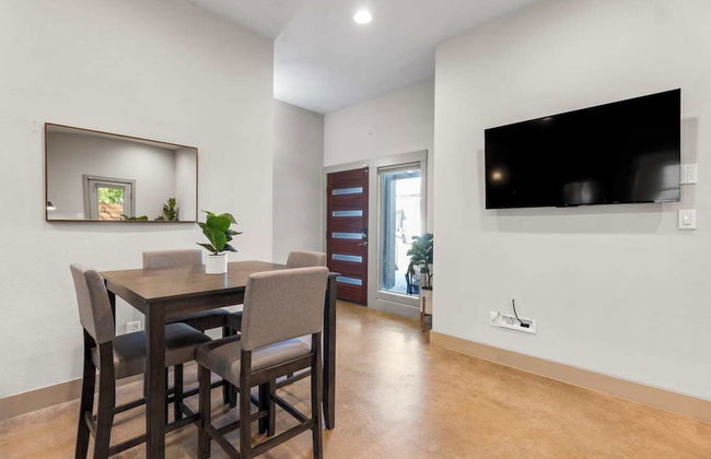 Chic & Homey 3BR Close to Downtown - Photo 21