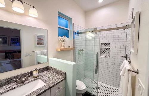 The Citrus Suite Near UF Shands Downtown - Photo 10