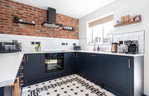 Railway House - Central Warrington - Sleeps 6 - Foto 1