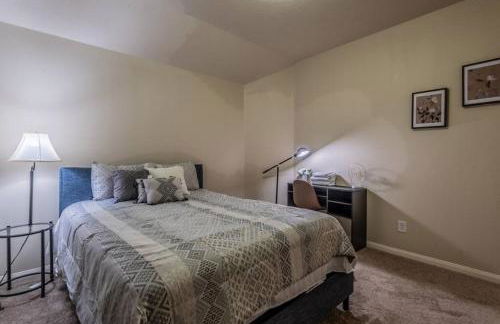 New Beautiful 4/BR Vacation Home - Photo 14