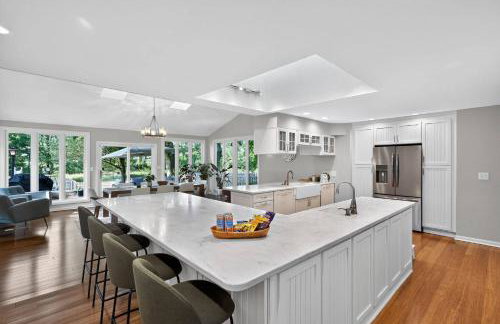 Secluded Luxe 5BR Estate| Pool, Wineries, Near ND - Foto 26