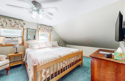 Spectacular Sebec Setting - Foto 15