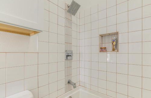 Stroll to Main St Eats! Pet-Friendly Joplin Escape - Foto 18