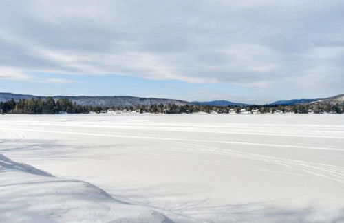 Lakefront New Hampshire Hideaway with Deck and Views - Foto 45