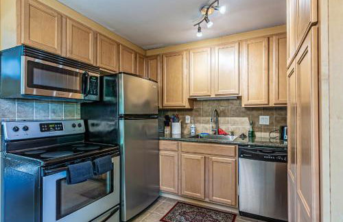 Water View, Best Area, 2 Bedrooms, WD, Jacuzzi Bath, New Carpet, Balcony, View, 825sf - Foto 5