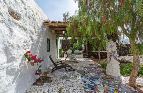 Bohemian Art House - 2BR in Yaiza & Garden - Photo 5
