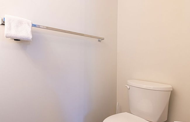 Banff Boundary Lodge 2 BR Condo & studio - Photo 17