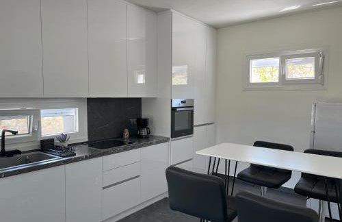 Modern Garden Apartment - City & Mountain View - Foto 17