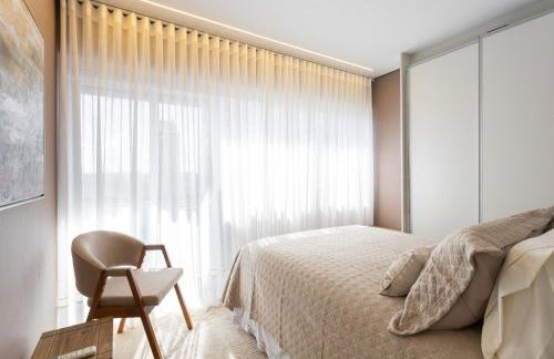 Apto 2qts, Ar Condicionado, Piscina, Churrasqueira, Finamente Mobiliado e Decorado - Foto 10