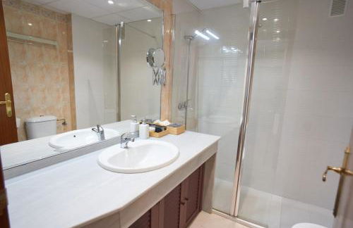 Apartamento con piscina solo en temporada - Foto 9