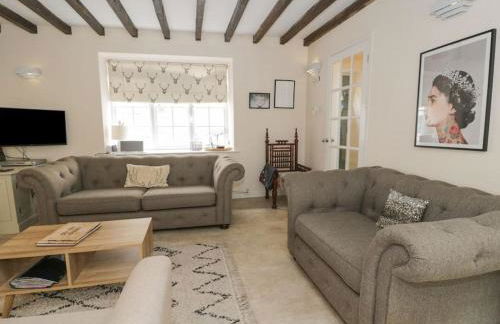 The Old Stables - Pet-Friendly Stay Near Ruthin Castle with Parking - Photo 24