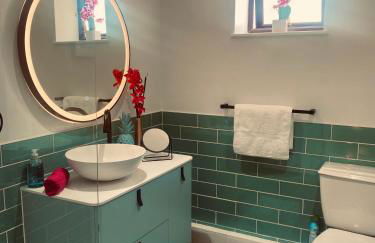 2 Bedroom - Garden Apartment, with parking - Foto 5