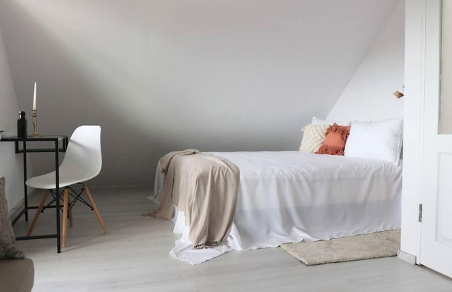 Impeccable 2-bed House in Albești - Foto 7