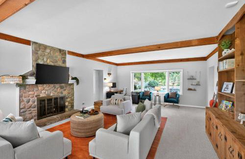 Secluded Luxe 5BR Estate| Pool, Wineries, Near ND - Foto 8