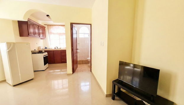 Costambar Ocean Breeze - Beachfront Apartment With Pool - Foto 5, Servicio de la habitación