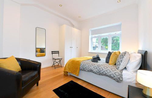 Hendon Escape Luxury Apartment with En-suite Bath - Photo 27