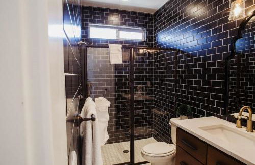 Townhome w Private Hot Tub Air Hockey and more - Foto 11