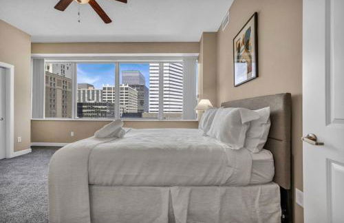 Luxury Condo w/ Lake Views! Center of Downtown - Foto 6