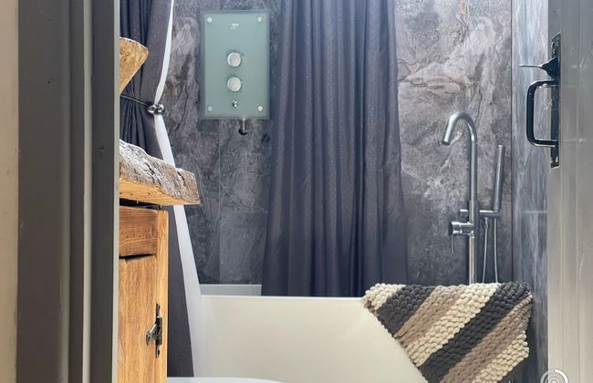 Beautiful Character Cottage - With Hot Tub - Photo 13