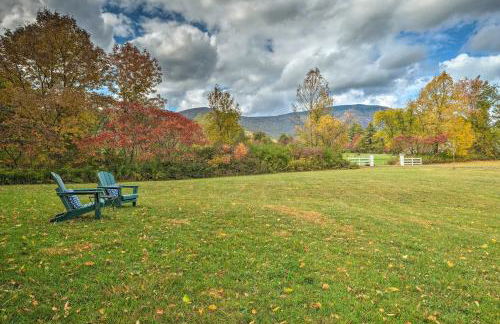 Luxe Green Barn Near Skiing with Mt Equinox Views! - Foto 25