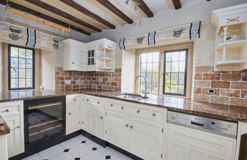 Postman's Knock - Photo 6