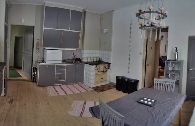 Bright and Spacious Living in Historic Building - Photo 10