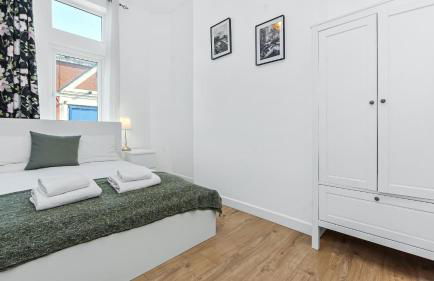 Brilliant 2 Bedrooms Flat Next to The Station - Foto 12