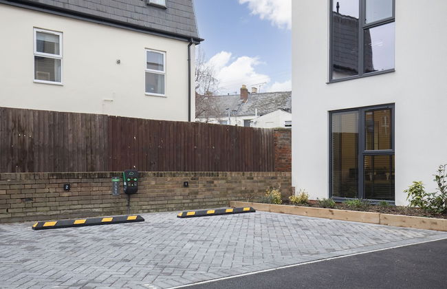 Elliot Oliver - Exquisite 2 Bedroom Apartment With Garden, Parking & EV Charger - Photo 16