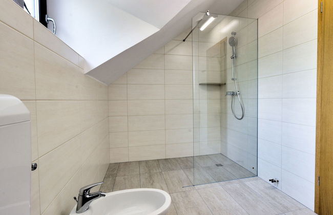 Charming Apartment in Bled Near Lake - Photo 9