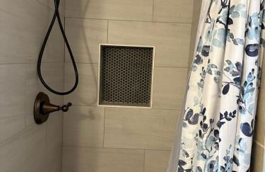 OceanView Oasis - Relax with Hot Tub, Breakfast, Fire Pit & Putting Green! - Foto 35