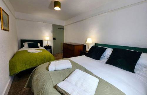 Swan Cottage 2-Bedroom-Netflix-Parking-Nature-Canal - Photo 22