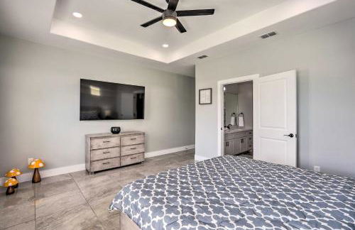 Stunning Laguna Vista Retreat with Pool and Grill - Foto 9