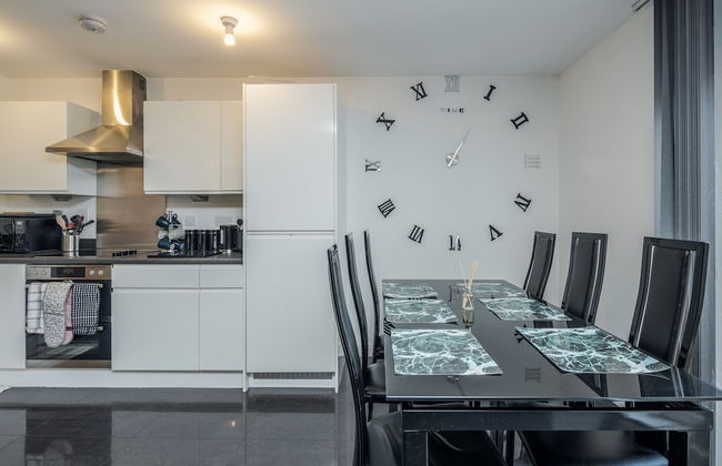 Beautiful 3-bed Apartment in Romford - Photo 12