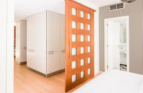 HomeForGuest Design Attic Apartment FREE Parking - Foto 17