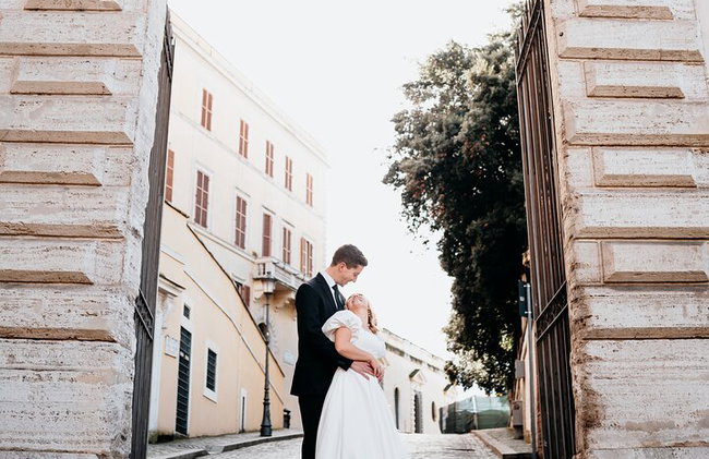 Wedding Honeymoon Photoshoot in Rome - Photo 16