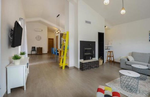 Beautiful Home In Kunj With Wifi - Photo 31